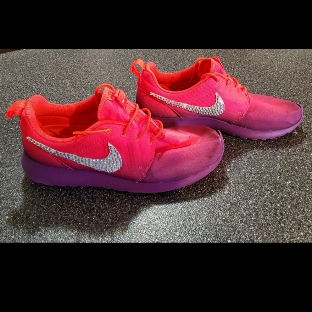 Women's Roshe Nike Sneakers Size 7 Pink Purple Silver Used - Picture 5 of 8